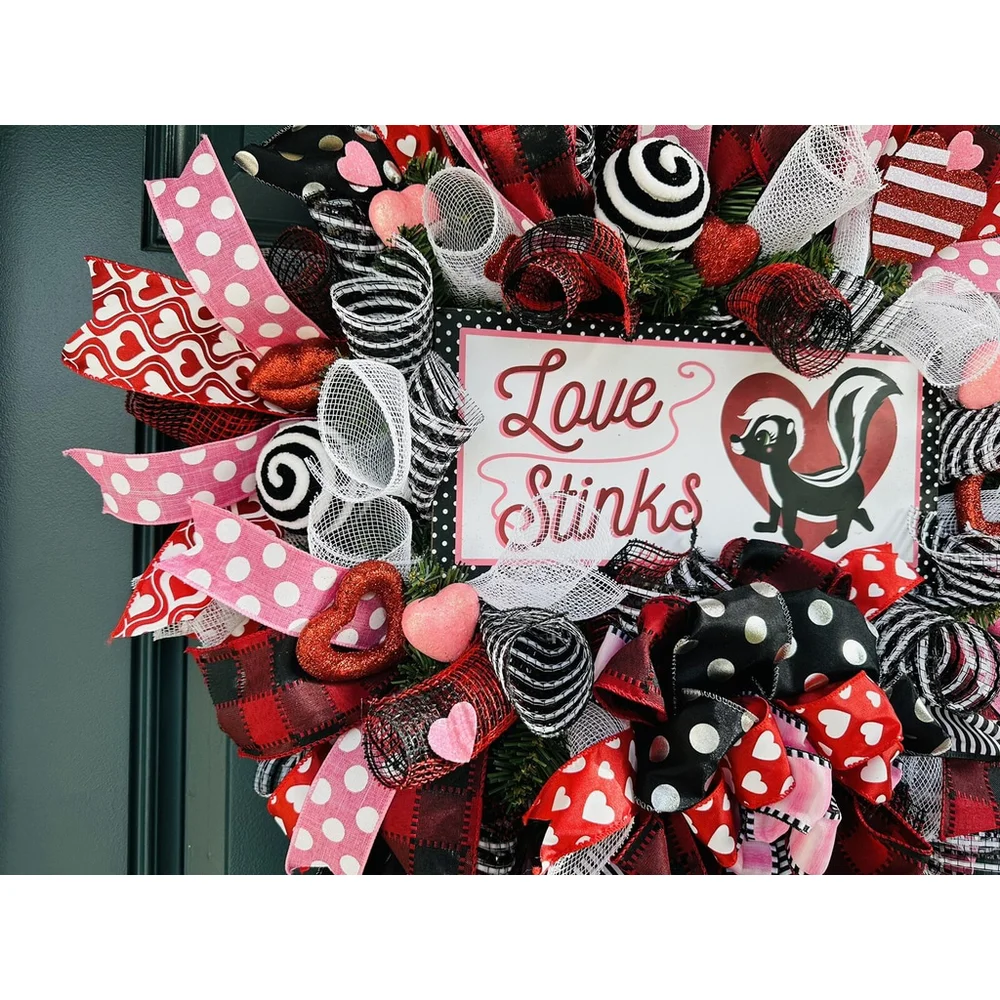 Valentines wreath, Heart wreath, Valentines Day wreath, Skunk wreath